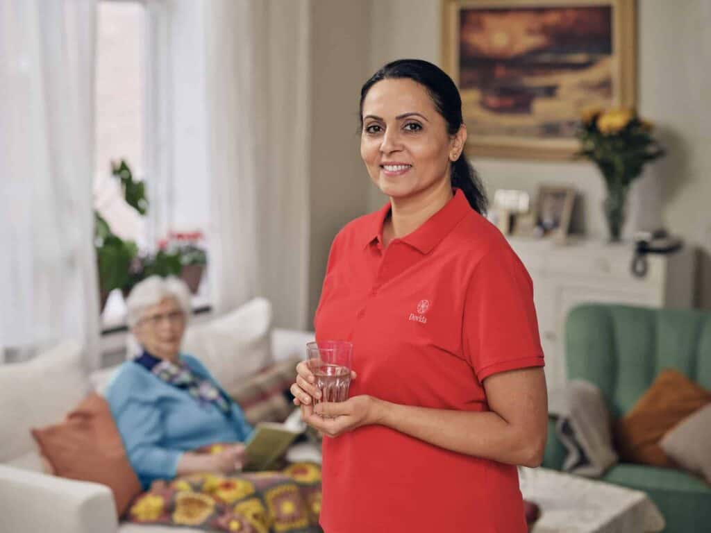 dovida-caregiver-portrait-elderly-care-scaled